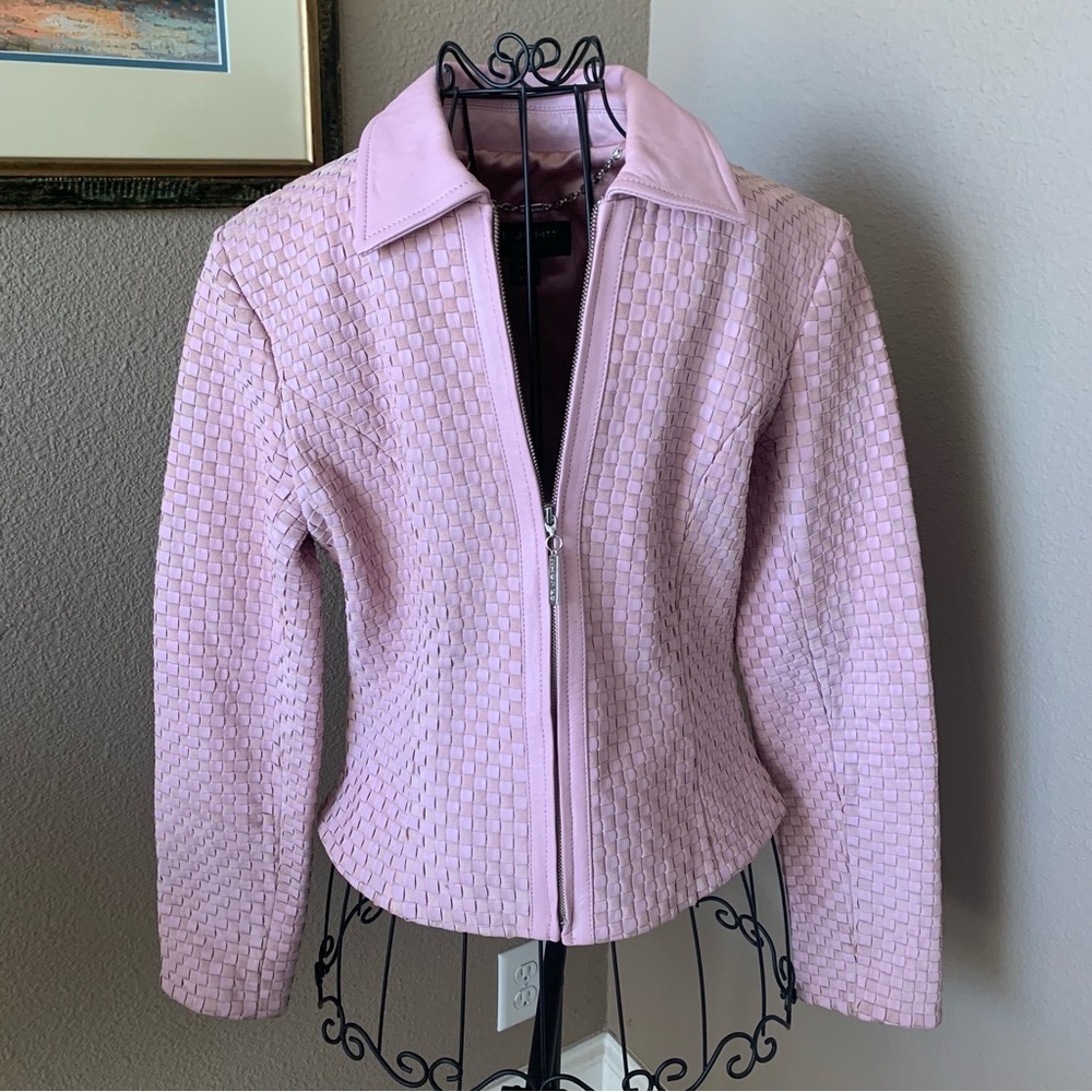 St. John, beautiful, weaved leather, woman’s size XS, light pink coat